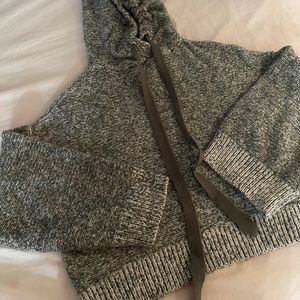 Sweater/Sweatshirt